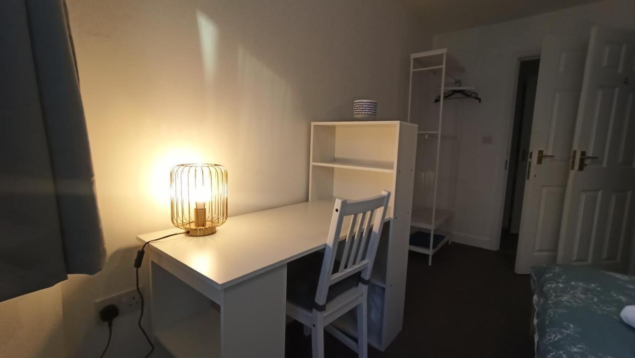 Bright, Chilled Ensuite Db Room In A Shared Flat! لندن المظهر الخارجي الصورة