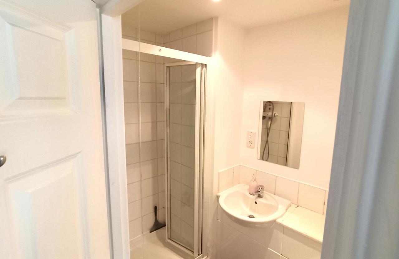 Bright, Chilled Ensuite Db Room In A Shared Flat! لندن المظهر الخارجي الصورة